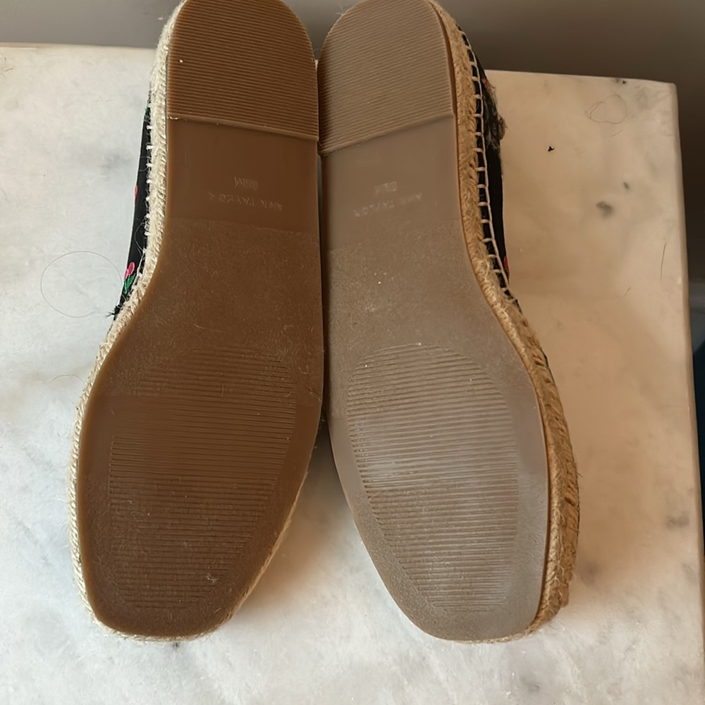 Ann Taylor cherry print espadrilles, size 8 1/2, new in box - Picture 4 of 14